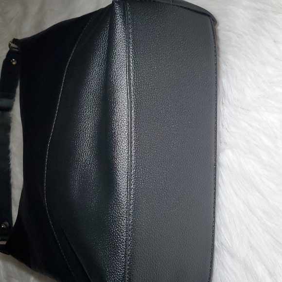 HP - Adrienne Vittadini black satchel bag